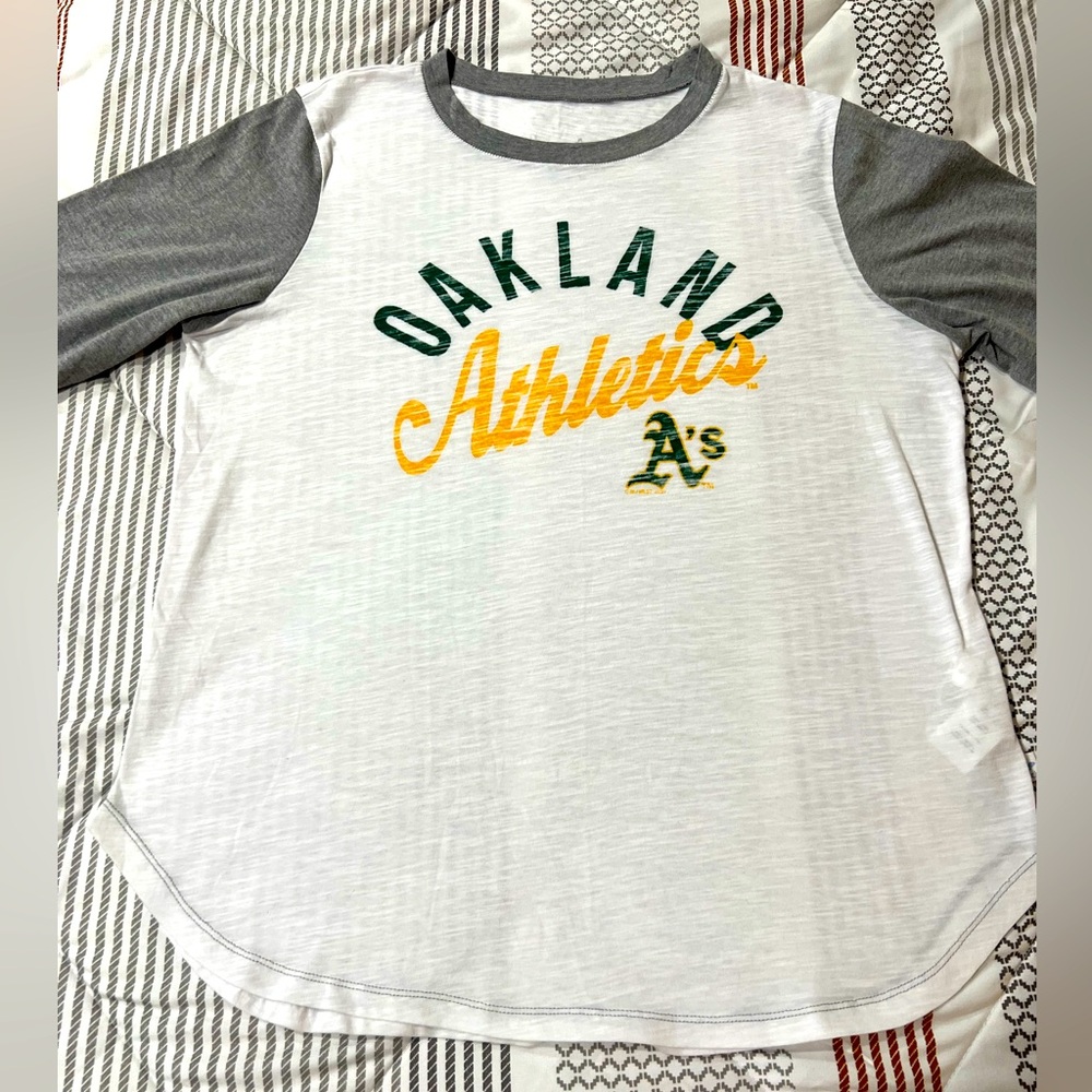 Like New! Oakland A’s Baseball Tee
